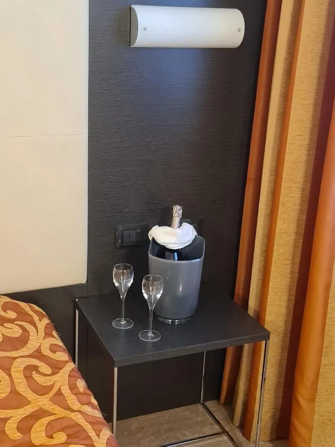 Elysium Hotel Raya Mediglia 4*,  Italien