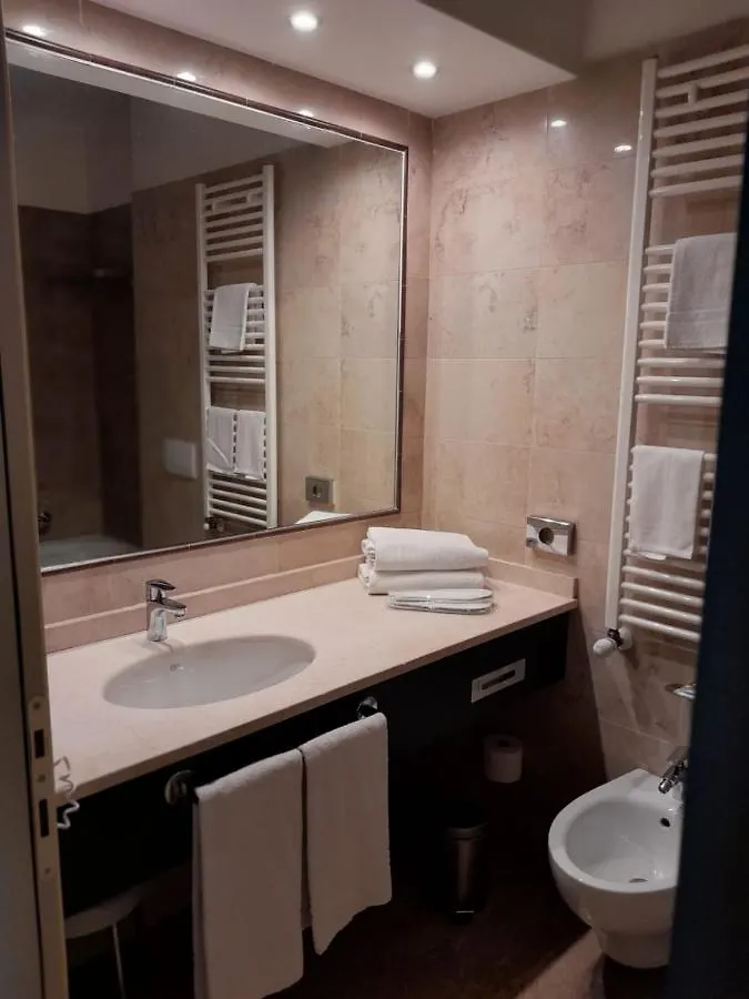 Elysium Hotel Raya Mediglia