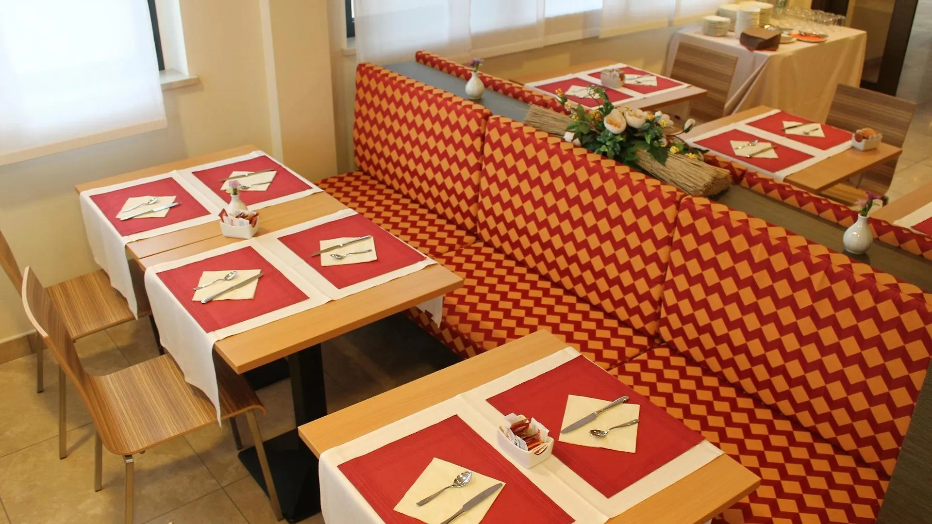 Elysium Hotel Raya Mediglia