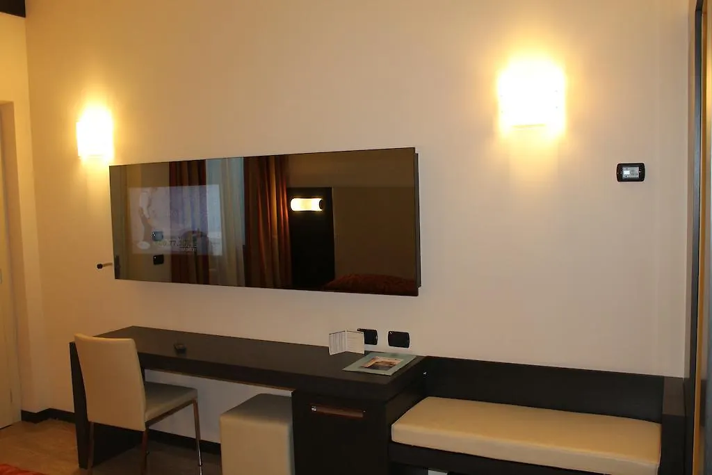 Elysium Hotel Raya Mediglia 4*,