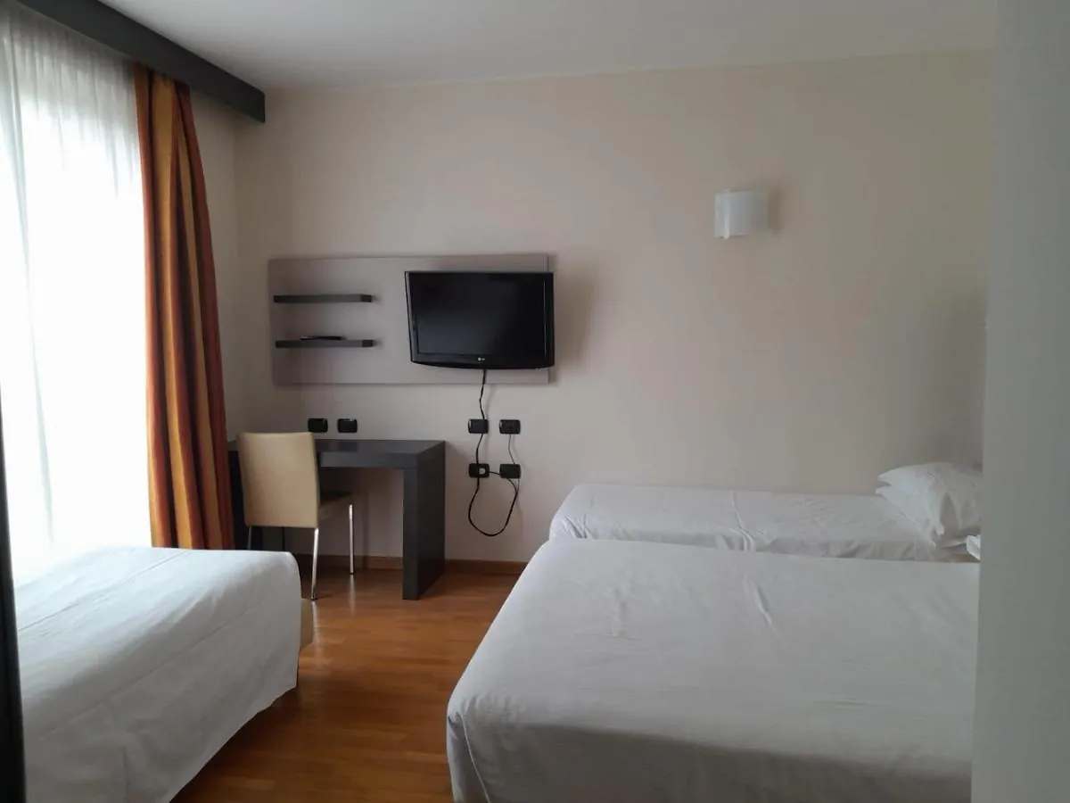 Elysium Hotel Raya Mediglia 4*,  Italia