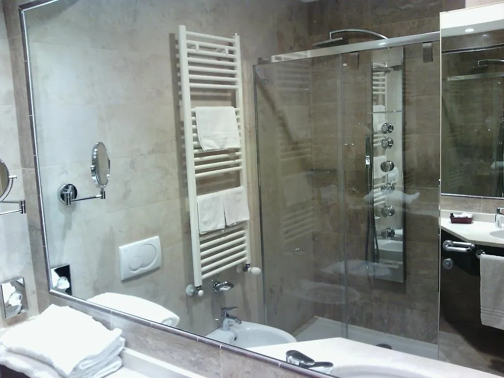 Elysium Hotel Raya Mediglia 4*,