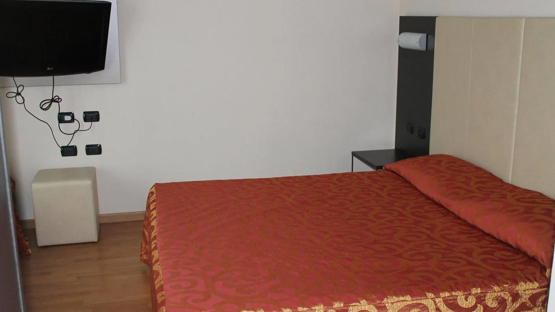 Elysium Hotel Raya Mediglia 4*,